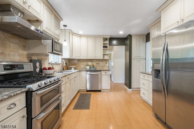 43 Chaucer Dr, Berkeley Heights Twp., NJ 07922