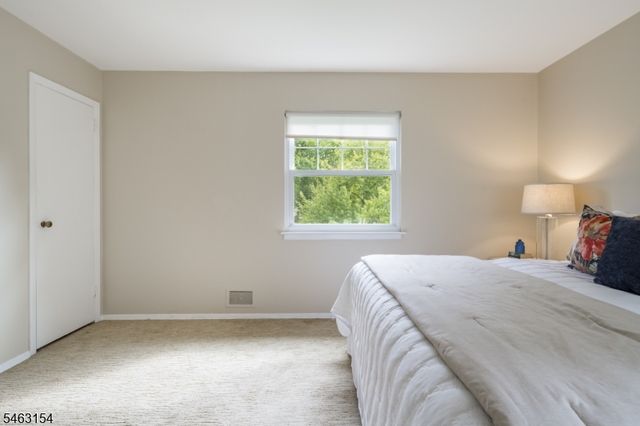 43 Chaucer Dr, Berkeley Heights Twp., NJ 07922