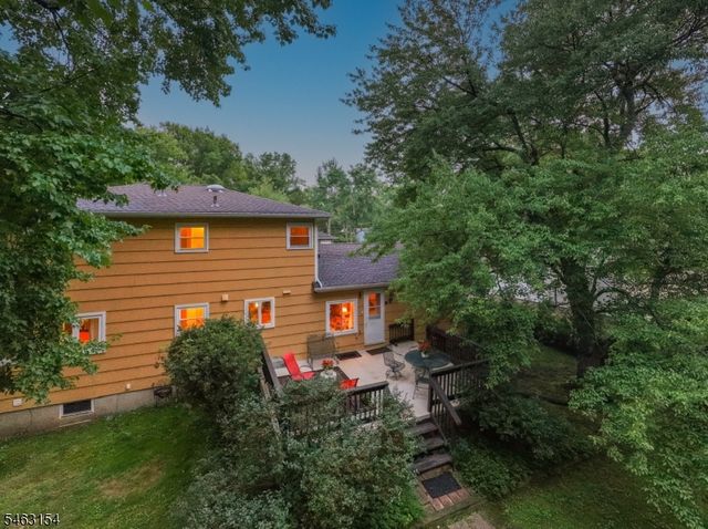 43 Chaucer Dr, Berkeley Heights Twp., NJ 07922