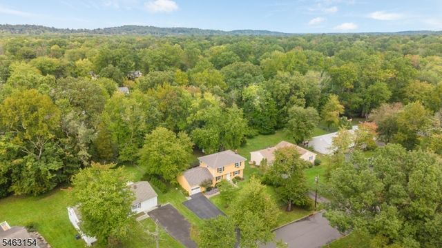 43 Chaucer Dr, Berkeley Heights Twp., NJ 07922