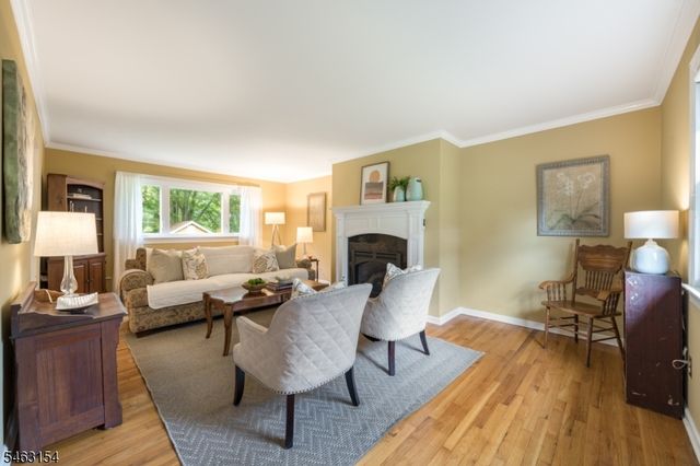 43 Chaucer Dr, Berkeley Heights Twp., NJ 07922