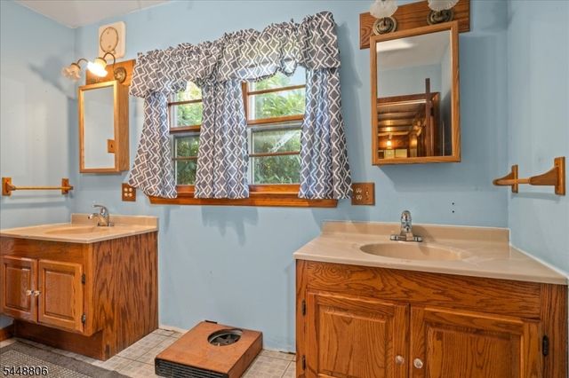 53 Kemah Mecca Lake Rd, Hampton Twp., NJ 07860