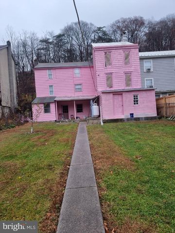 141-143 CENTRE ST, Port Clinton, PA 19549