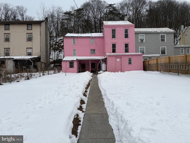 141-143 CENTRE ST, Port Clinton, PA 19549