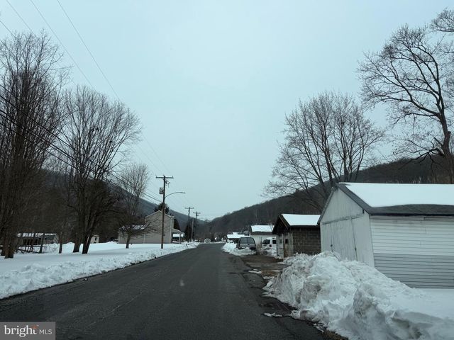 141-143 CENTRE ST, Port Clinton, PA 19549