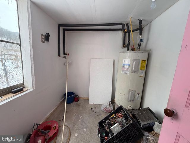 141-143 CENTRE ST, Port Clinton, PA 19549