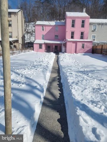 141-143 CENTRE ST, Port Clinton, PA 19549