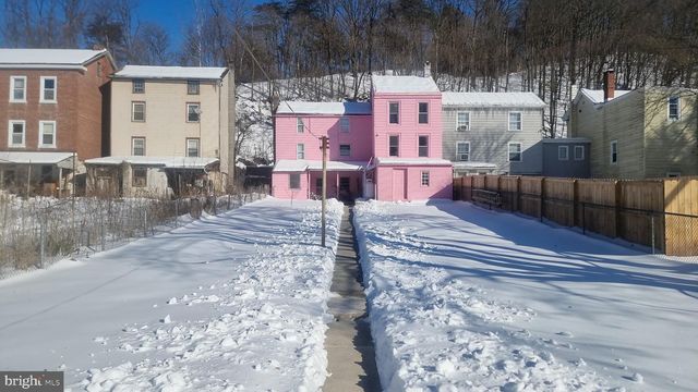 141-143 CENTRE ST, Port Clinton, PA 19549