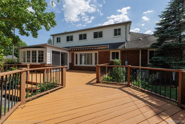 1416 N Renaud Road, Grosse Pointe Woods, MI 48236