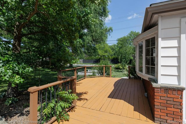 1416 N Renaud Road, Grosse Pointe Woods, MI 48236