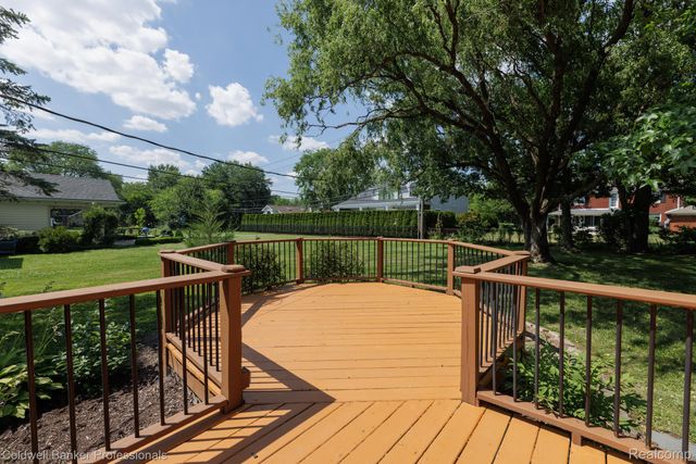 1416 N Renaud Road, Grosse Pointe Woods, MI 48236