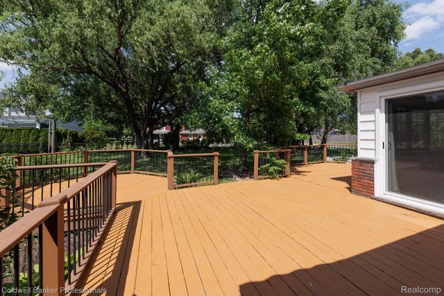 1416 N Renaud Road, Grosse Pointe Woods, MI 48236
