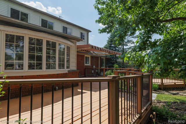 1416 N Renaud Road, Grosse Pointe Woods, MI 48236