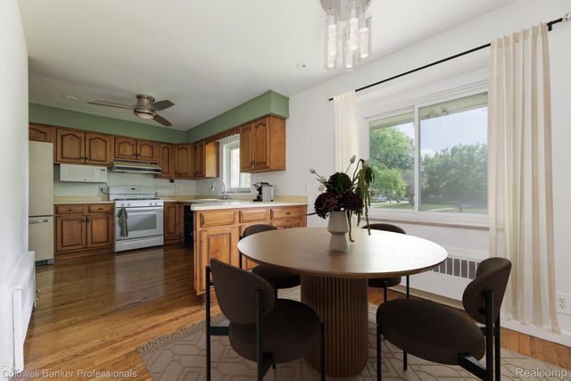 1416 N Renaud Road, Grosse Pointe Woods, MI 48236