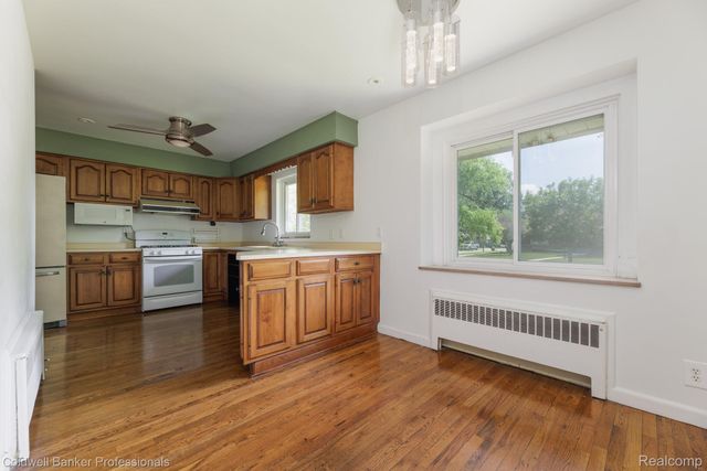1416 N Renaud Road, Grosse Pointe Woods, MI 48236