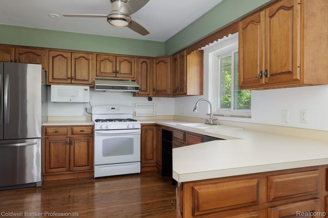 1416 N Renaud Road, Grosse Pointe Woods, MI 48236