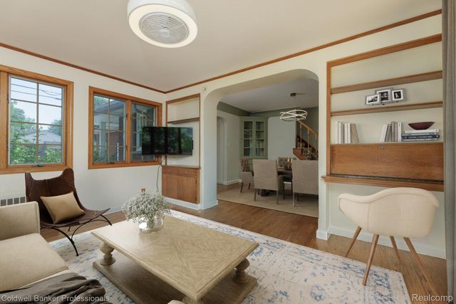 1416 N Renaud Road, Grosse Pointe Woods, MI 48236