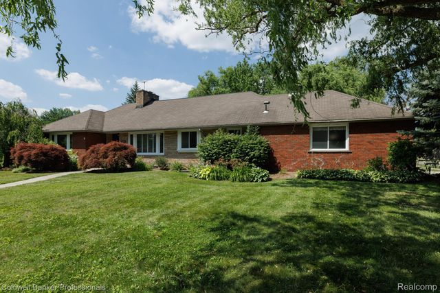 1416 N Renaud Road, Grosse Pointe Woods, MI 48236