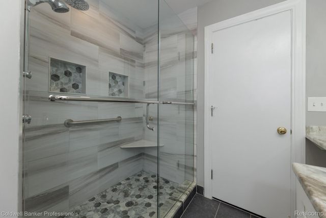 1416 N Renaud Road, Grosse Pointe Woods, MI 48236