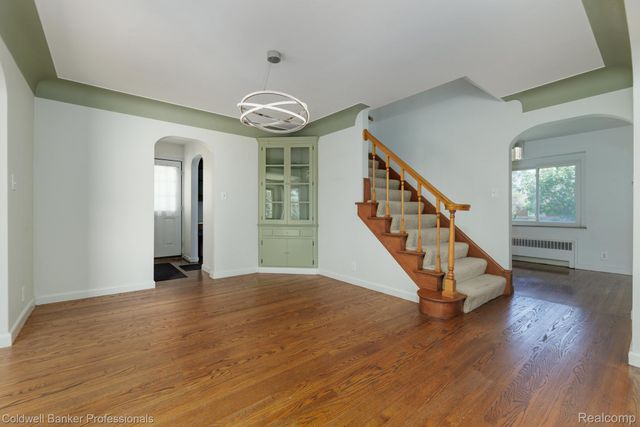 1416 N Renaud Road, Grosse Pointe Woods, MI 48236