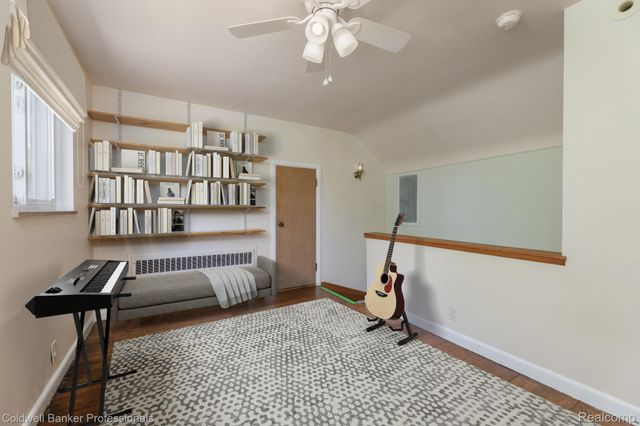 1416 N Renaud Road, Grosse Pointe Woods, MI 48236