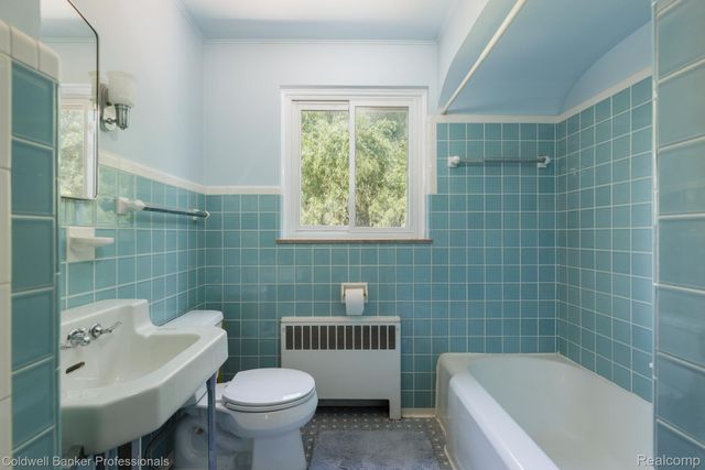 1416 N Renaud Road, Grosse Pointe Woods, MI 48236
