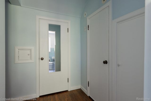1416 N Renaud Road, Grosse Pointe Woods, MI 48236