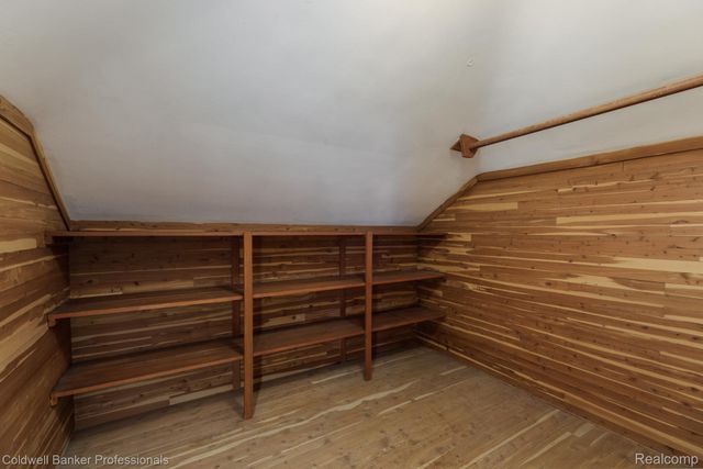 1416 N Renaud Road, Grosse Pointe Woods, MI 48236