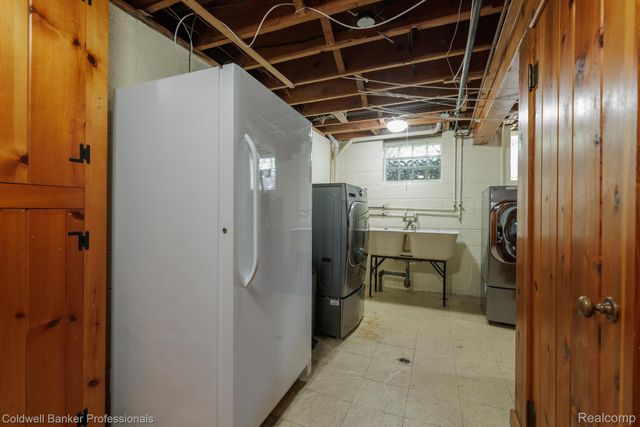 1416 N Renaud Road, Grosse Pointe Woods, MI 48236