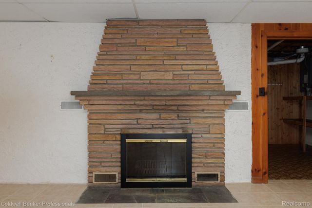 1416 N Renaud Road, Grosse Pointe Woods, MI 48236