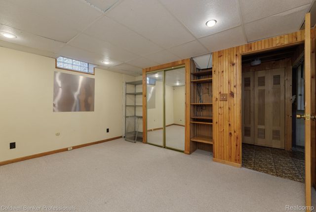 1416 N Renaud Road, Grosse Pointe Woods, MI 48236