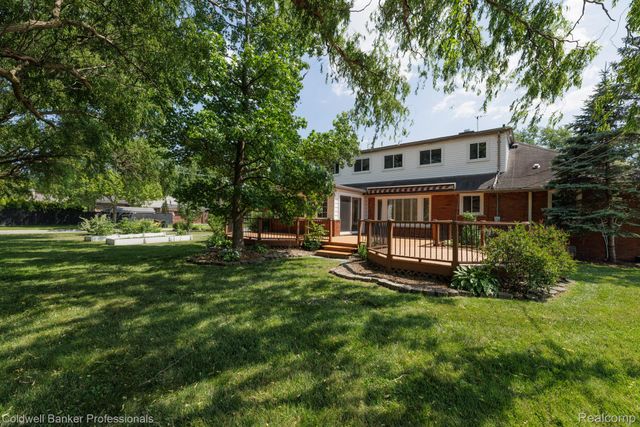 1416 N Renaud Road, Grosse Pointe Woods, MI 48236