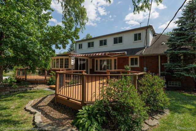 1416 N Renaud Road, Grosse Pointe Woods, MI 48236