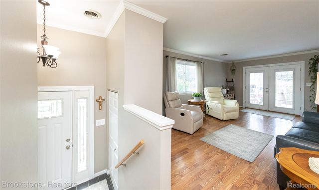 871 VANDERPOOL Drive, Troy, MI 48083