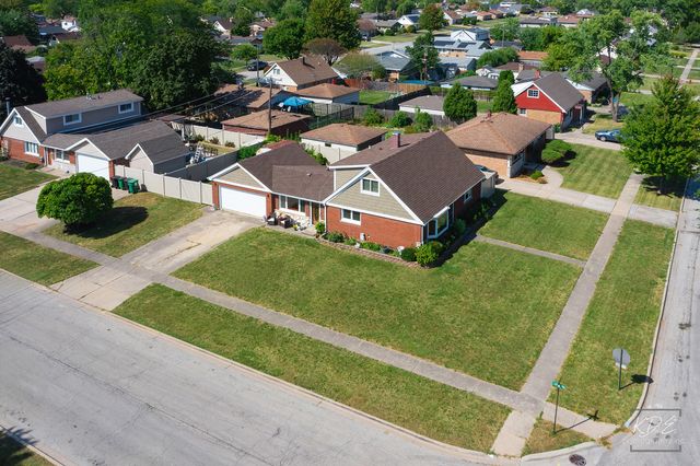 9236 Pembroke Lane, Bridgeview, IL 60455