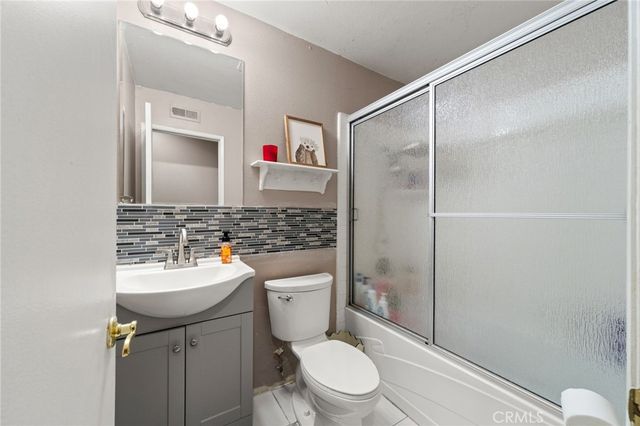 8433 Tamarind, Riverside, CA 92509