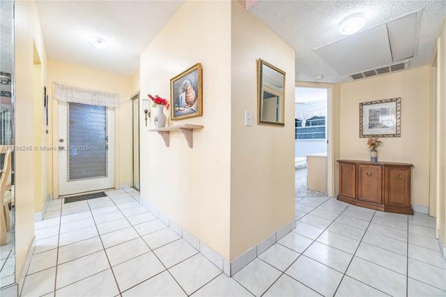4701 NW 34th St 401, Lauderdale Lakes, FL 33319