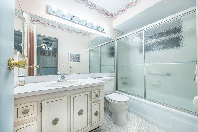 4701 NW 34th St 401, Lauderdale Lakes, FL 33319
