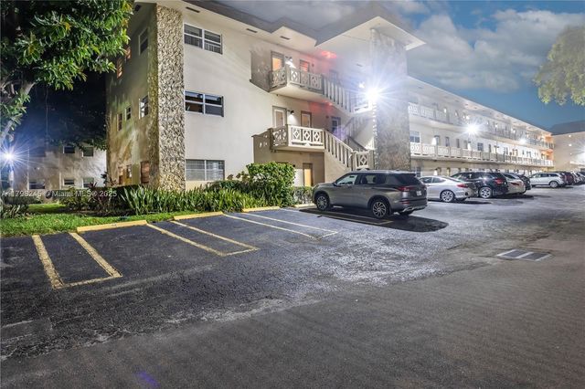 4701 NW 34th St 401, Lauderdale Lakes, FL 33319