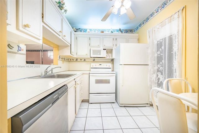 4701 NW 34th St 401, Lauderdale Lakes, FL 33319
