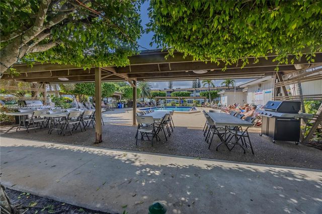 4701 NW 34th St 401, Lauderdale Lakes, FL 33319