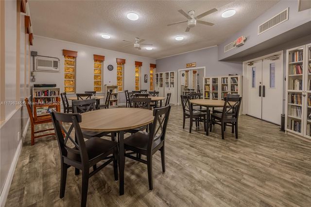 4701 NW 34th St 401, Lauderdale Lakes, FL 33319