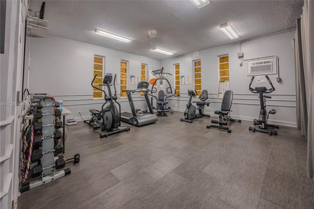 4701 NW 34th St 401, Lauderdale Lakes, FL 33319