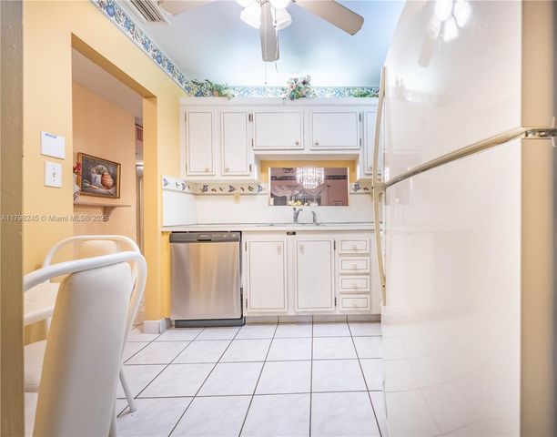 4701 NW 34th St 401, Lauderdale Lakes, FL 33319