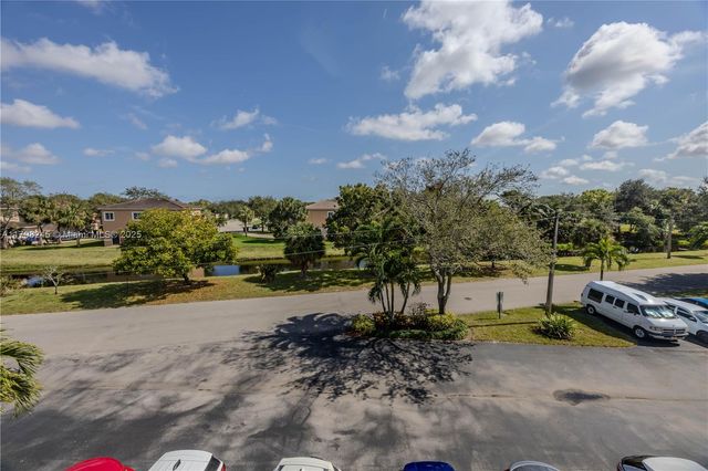 4701 NW 34th St 401, Lauderdale Lakes, FL 33319