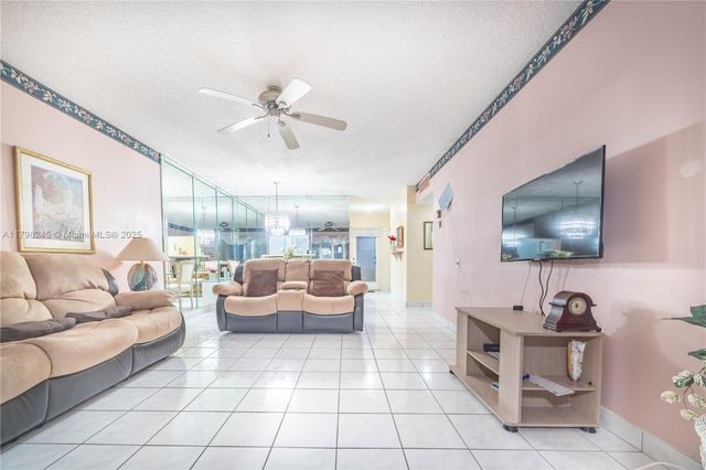 4701 NW 34th St 401, Lauderdale Lakes, FL 33319