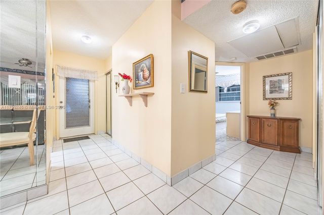 4701 NW 34th St 401, Lauderdale Lakes, FL 33319