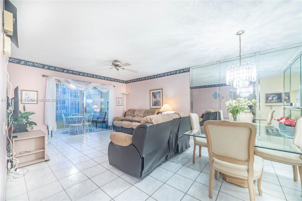 4701 NW 34th St 401, Lauderdale Lakes, FL 33319