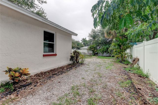 2925 W TYSON AVENUE, Tampa, FL 33611