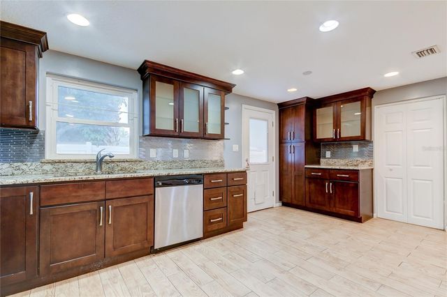 2925 W TYSON AVENUE, Tampa, FL 33611